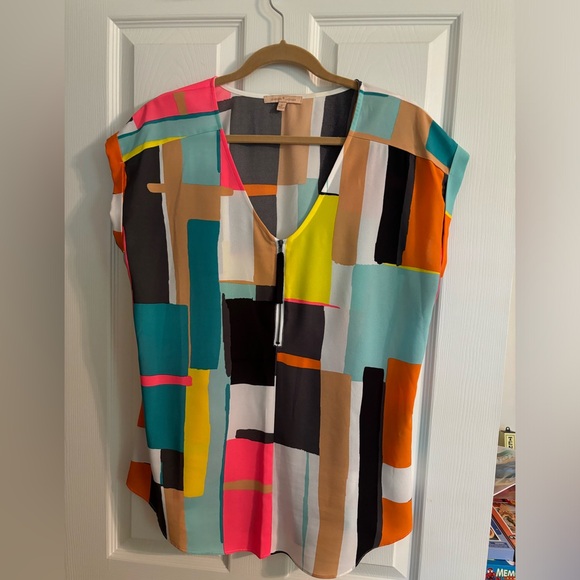 Pretty multicolored geometric top - Picture 1 of 5